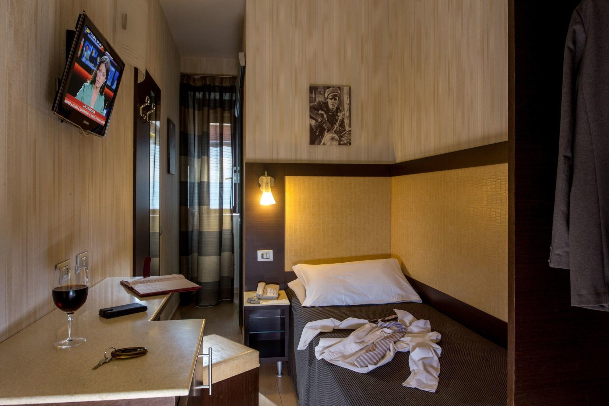 Hotel Dei Mille Rome Bagian luar foto