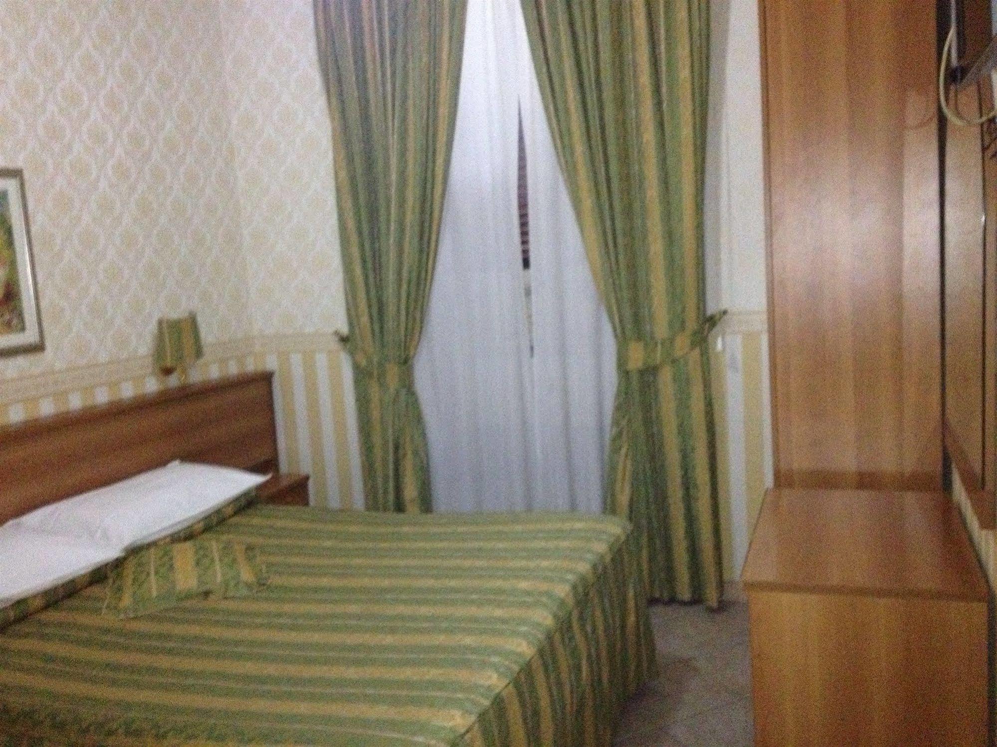 Hotel Dei Mille Rome Bagian luar foto